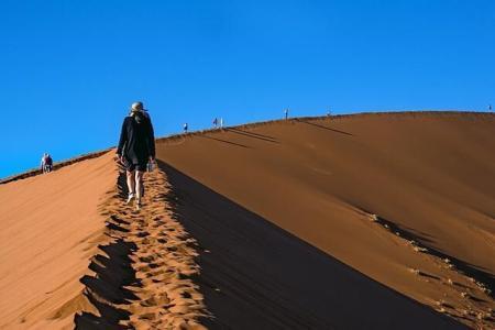 Namibia, junge Leute, Etosha, Wüste