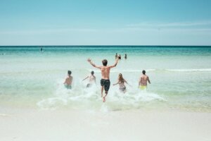 Singlereisen am Meer, Strandurlaub in der Gruppe